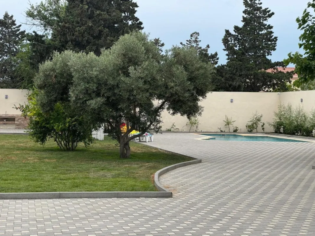 Kirayə verilir 6 otaqlı həyət evi 360 m²