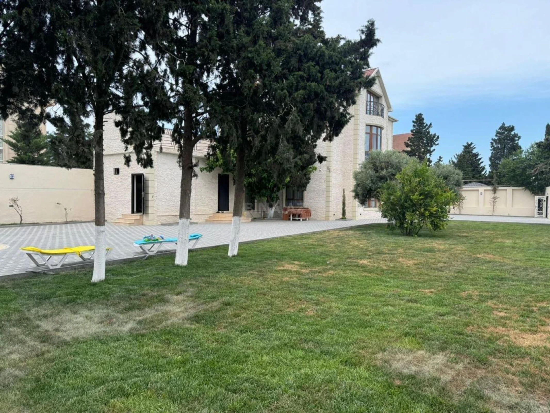 Kirayə verilir 6 otaqlı həyət evi 360 m²