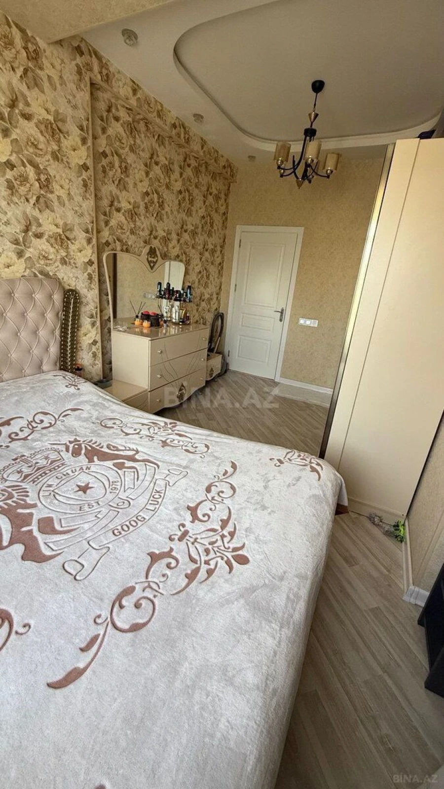 Satılır 3 otaqlı mənzil 91 m²