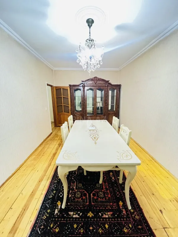 Kirayə verilir 2 otaqlı mənzil 65 m²