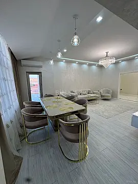 Satılır 4 otaqlı mənzil 200 m²