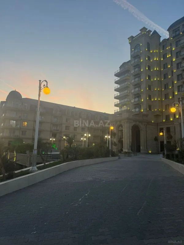 Satılır 4 otaqlı mənzil 200 m²