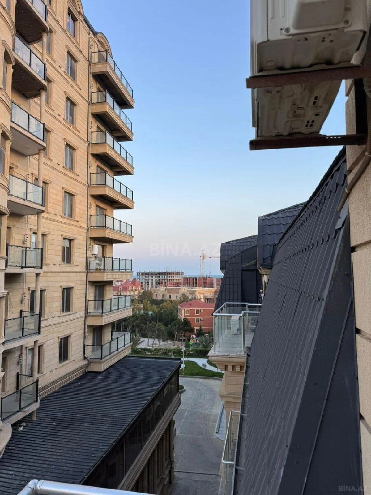 Satılır 4 otaqlı mənzil 200 m²