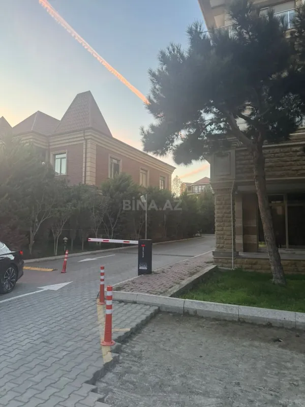 Satılır 4 otaqlı mənzil 200 m²
