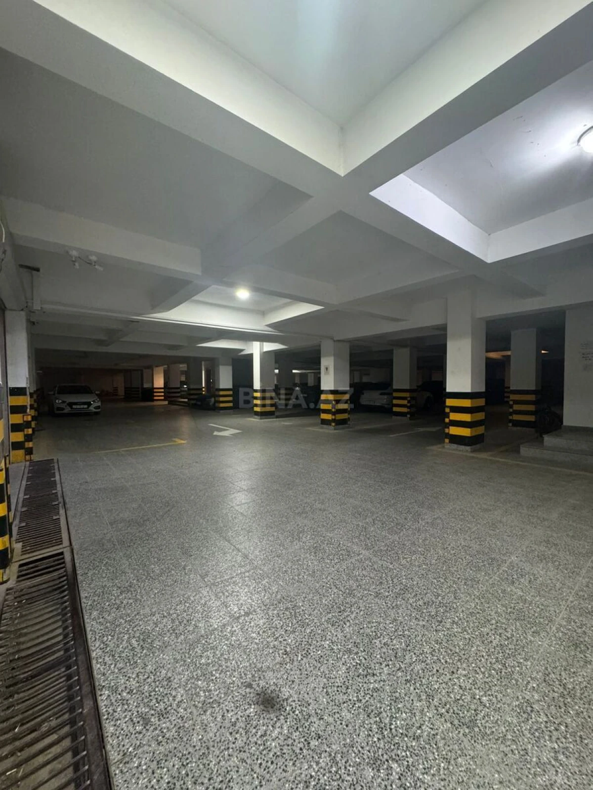 Satılır 4 otaqlı mənzil 200 m²