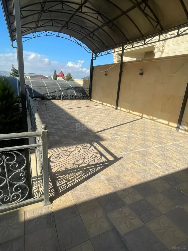 Kirayə verilir 9 otaqlı həyət evi 800 m²