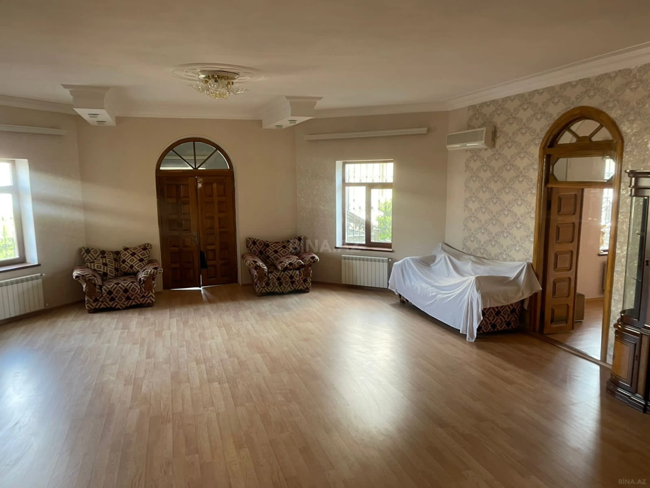 Kirayə verilir 9 otaqlı həyət evi 800 m²