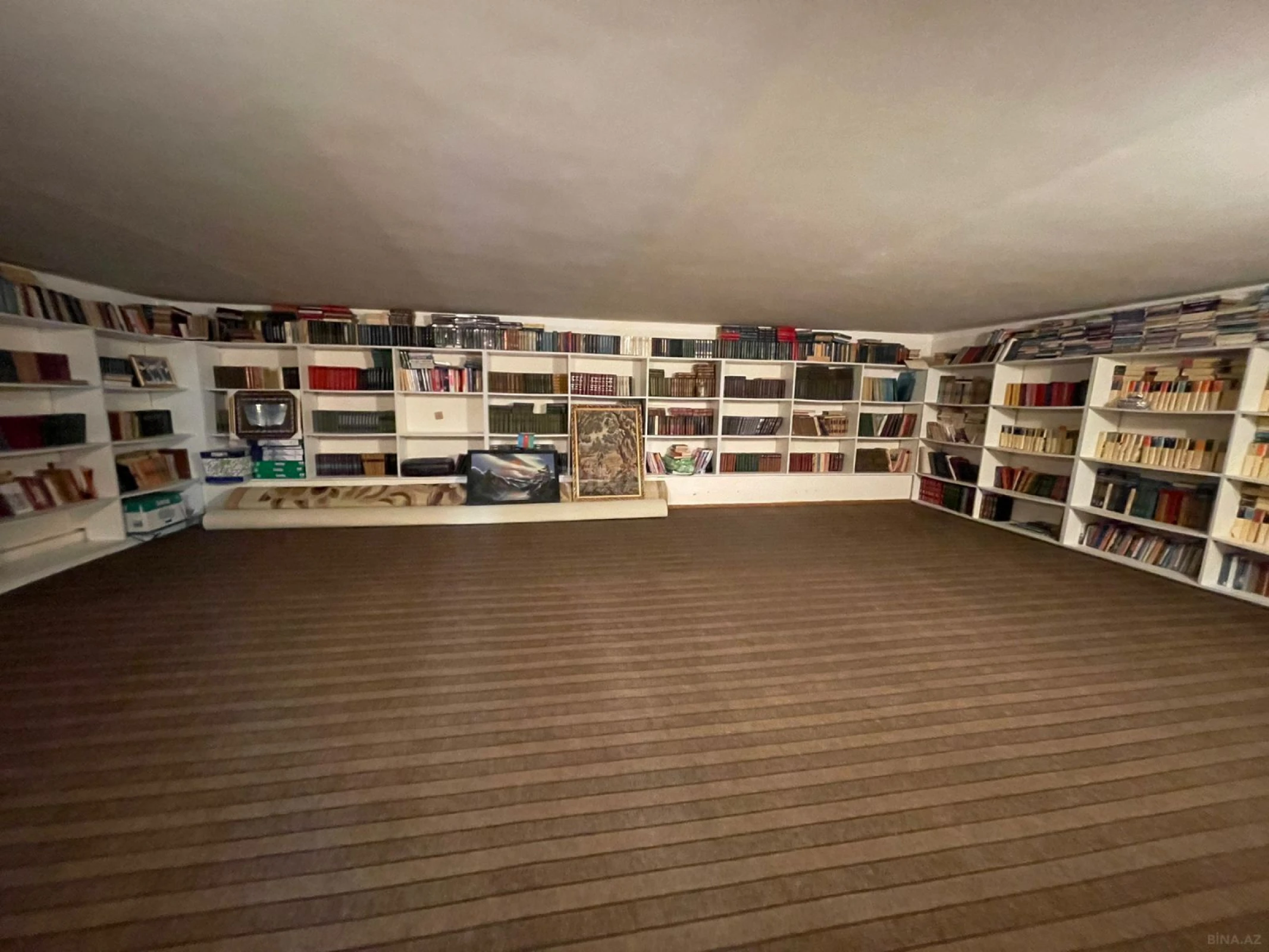 Kirayə verilir 9 otaqlı həyət evi 800 m²