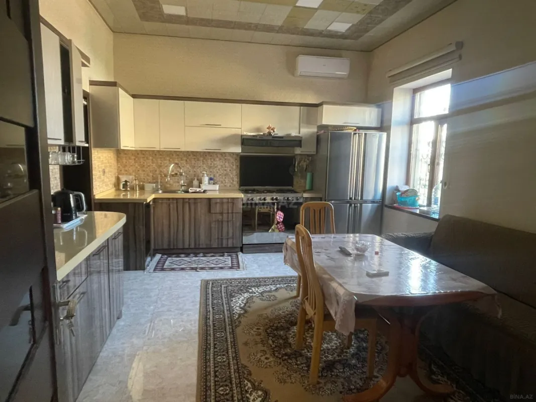 Kirayə verilir 9 otaqlı həyət evi 800 m²