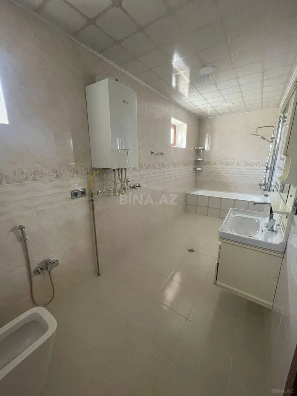 Kirayə verilir 9 otaqlı həyət evi 800 m²
