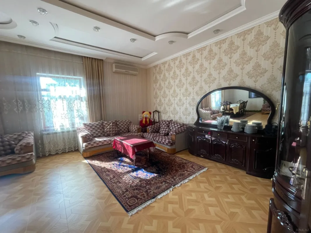 Kirayə verilir 9 otaqlı həyət evi 800 m²