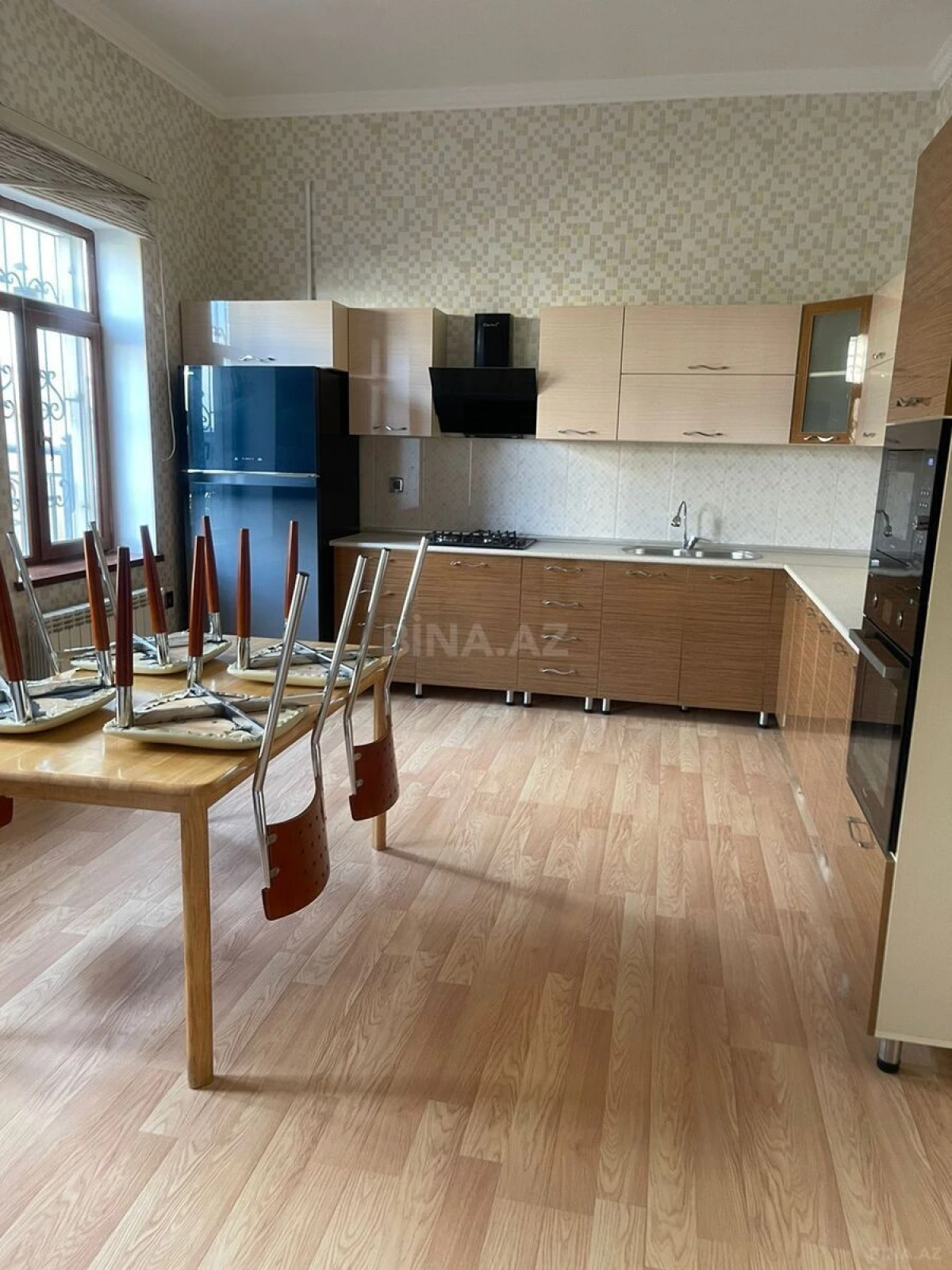 Kirayə verilir 9 otaqlı həyət evi 800 m²
