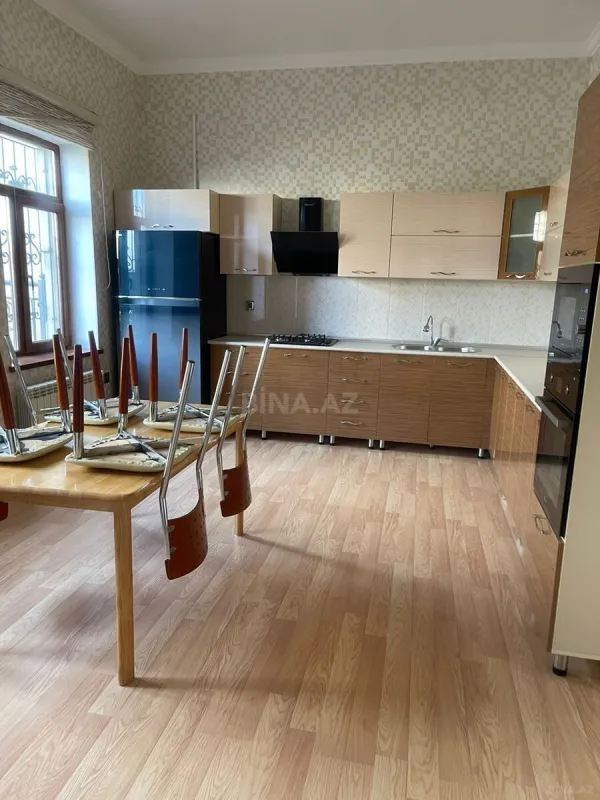 Kirayə verilir 9 otaqlı həyət evi 800 m²