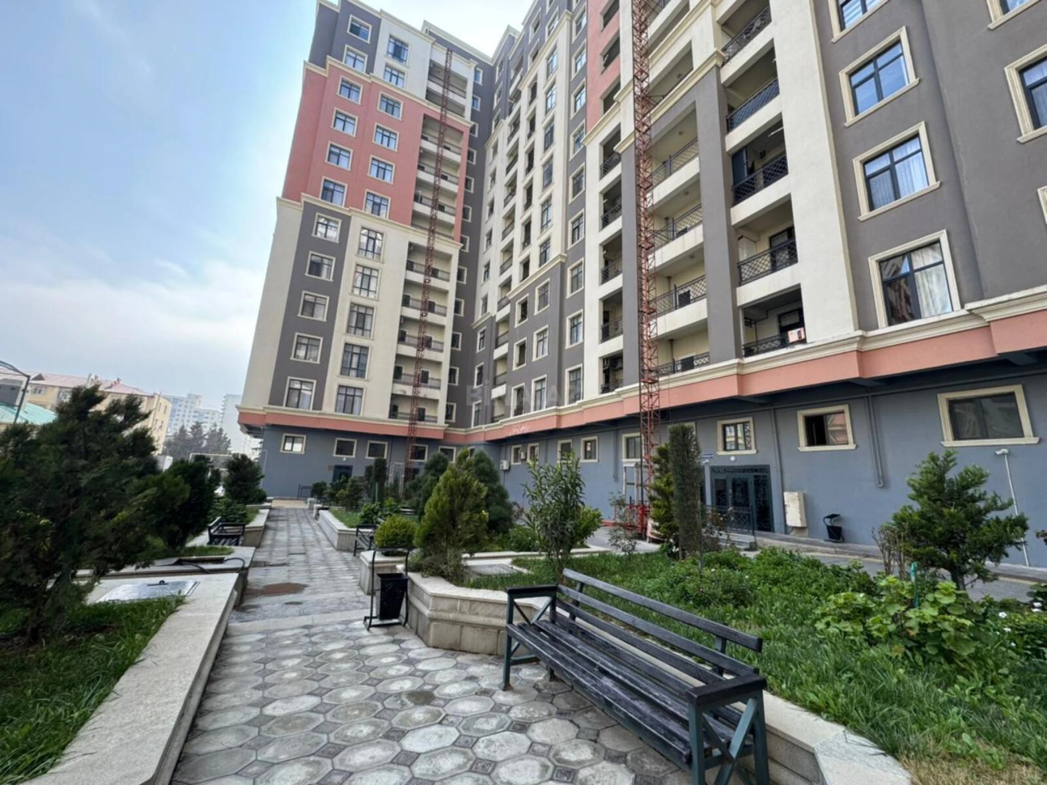 Satılır 3 otaqlı mənzil 91 m²