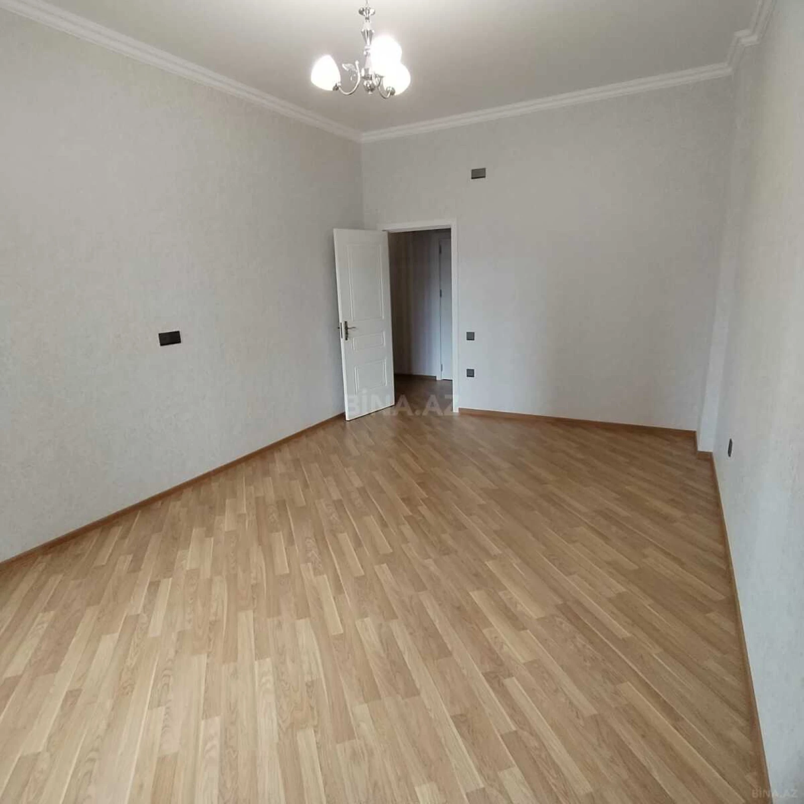Satılır 3 otaqlı mənzil 125 m²