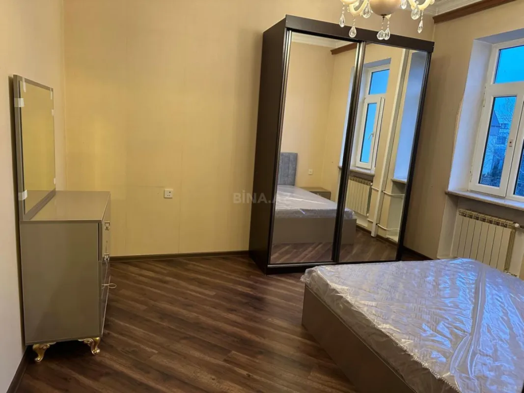 Kirayə verilir 4 otaqlı mənzil 120 m²
