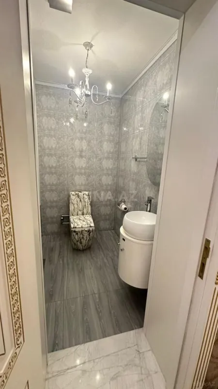 Satılır 4 otaqlı mənzil 160 m²