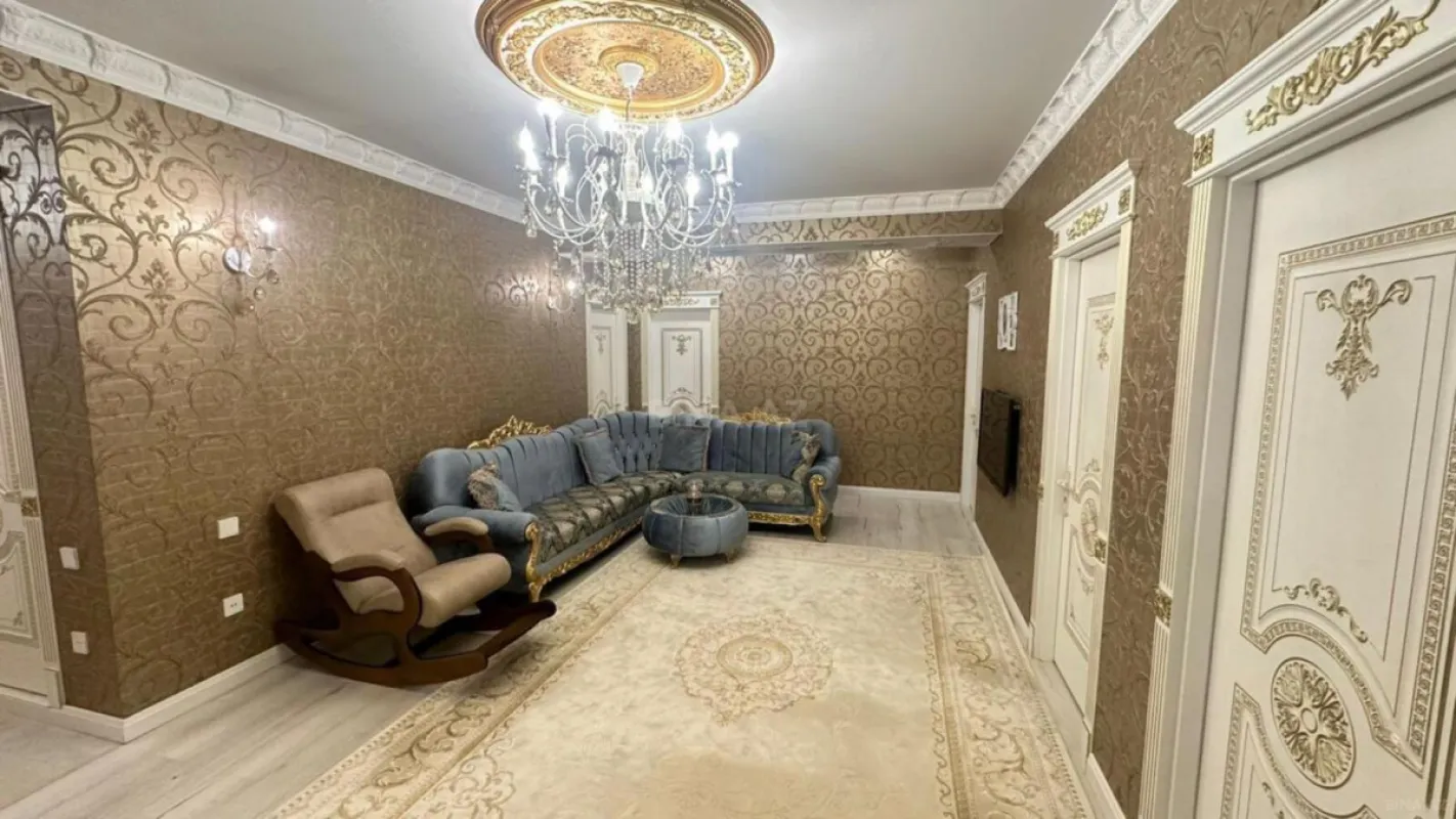 Satılır 4 otaqlı mənzil 160 m²