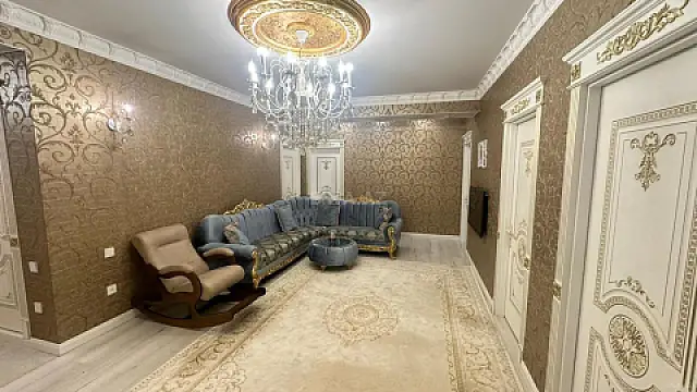 Satılır 4 otaqlı mənzil 160 m²