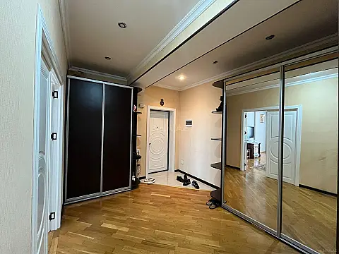 Kirayə verilir 2 otaqlı mənzil 95 m²