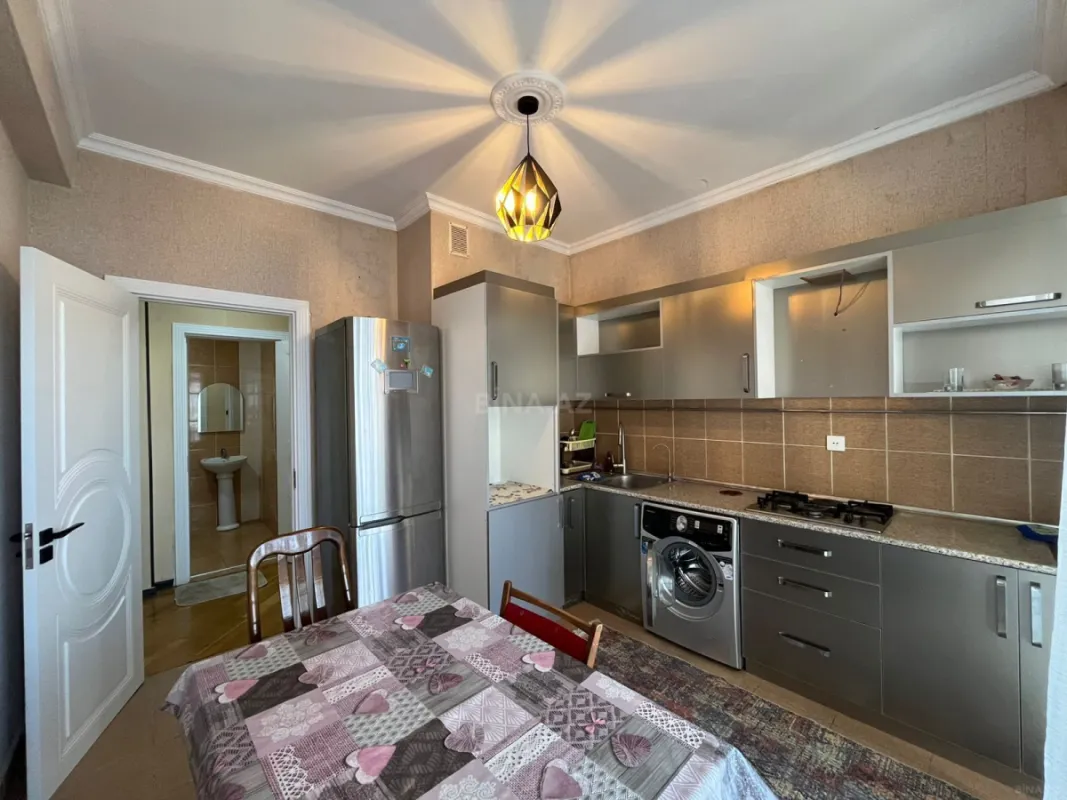 Kirayə verilir 2 otaqlı mənzil 95 m²