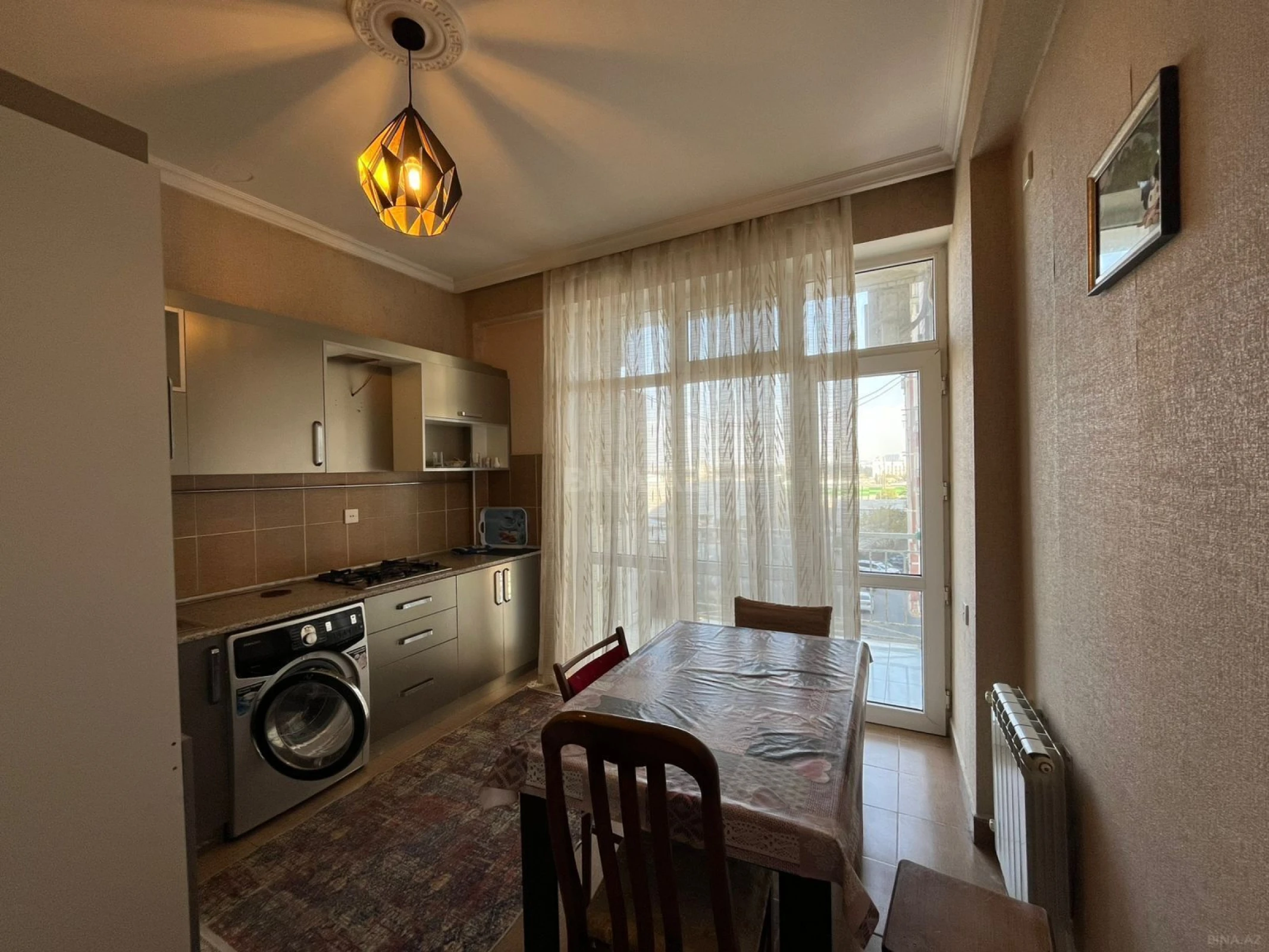 Kirayə verilir 2 otaqlı mənzil 95 m²