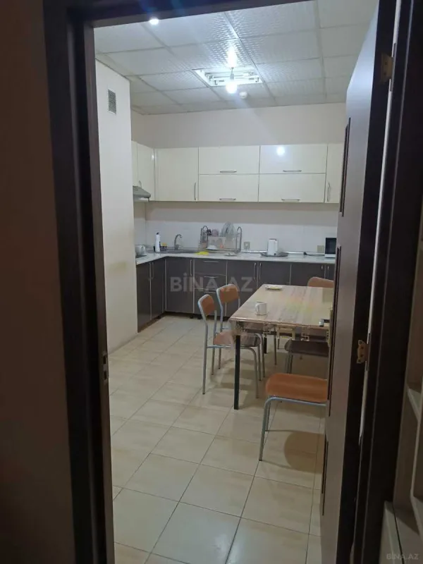 Satılır 4 otaqlı ofis 230 m²