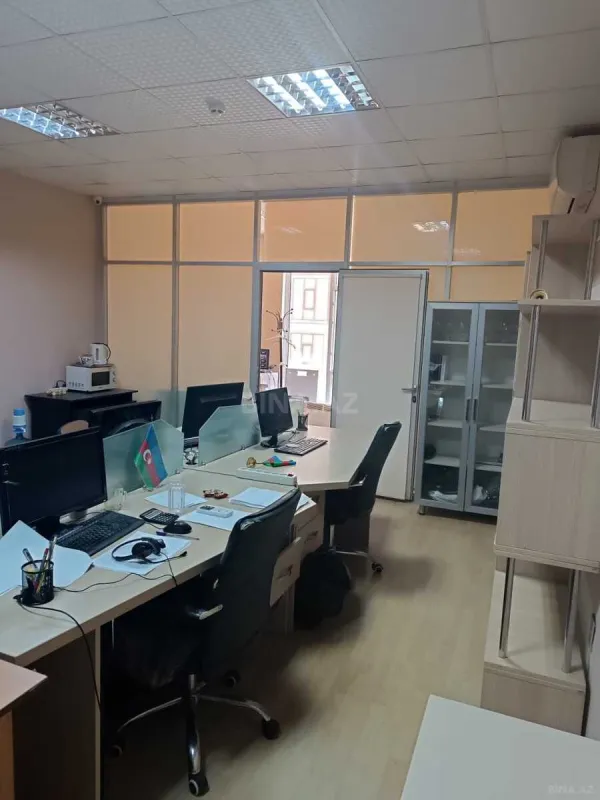Satılır 4 otaqlı ofis 230 m²