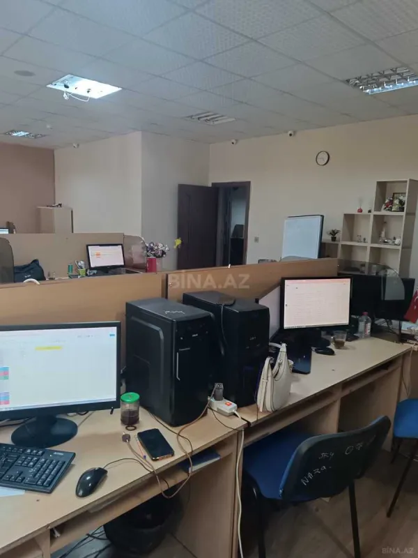 Satılır 4 otaqlı ofis 230 m²