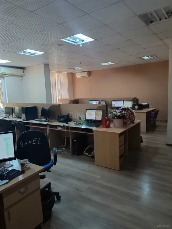 Satılır 4 otaqlı ofis 230 m²