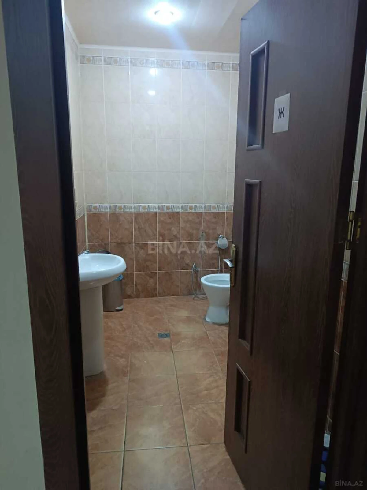 Satılır 4 otaqlı ofis 230 m²