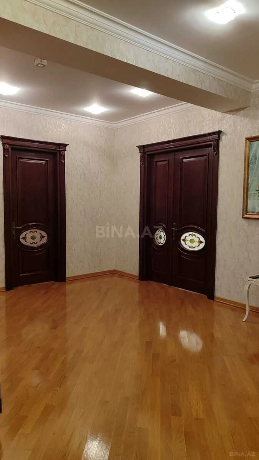 Kirayə verilir 2 otaqlı mənzil 115 m²