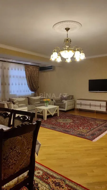 Kirayə verilir 2 otaqlı mənzil 115 m²