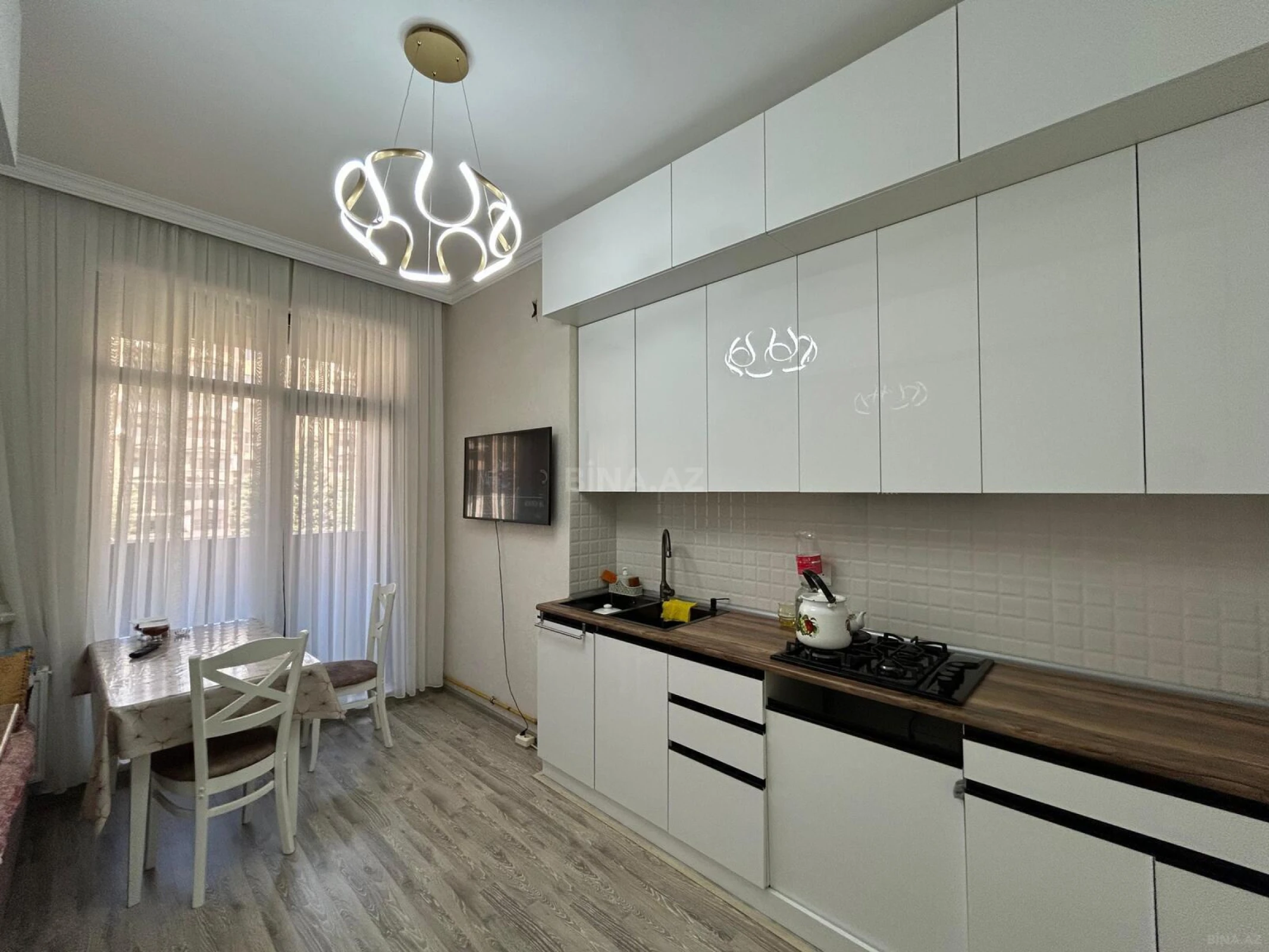 Satılır 3 otaqlı mənzil 105 m²