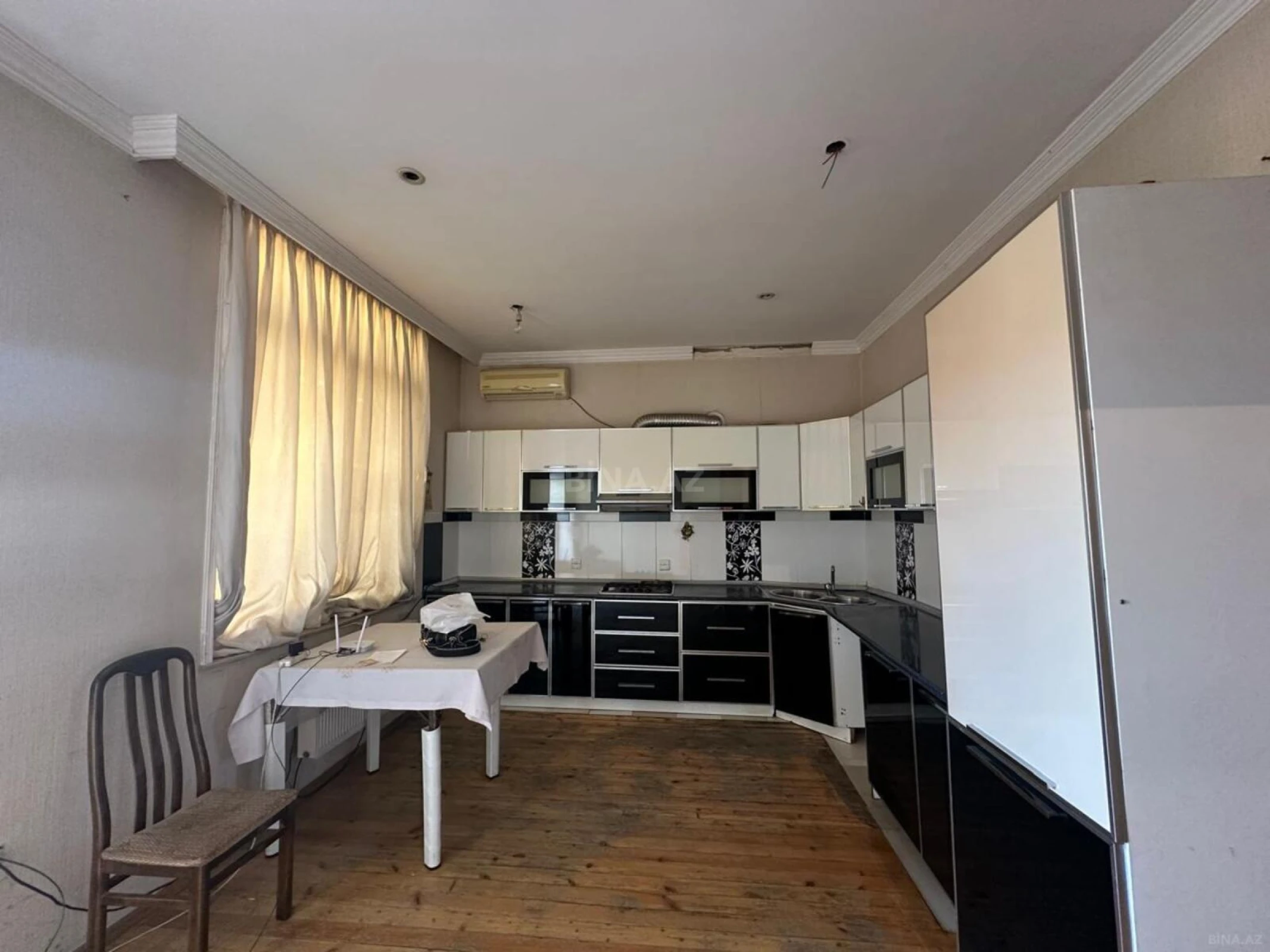 Satılır 8 otaqlı həyət evi 500 m²