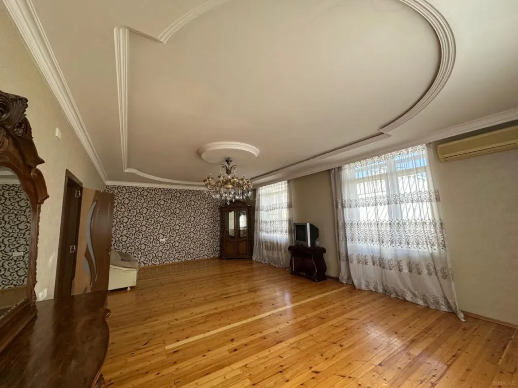 Satılır 8 otaqlı həyət evi 500 m²