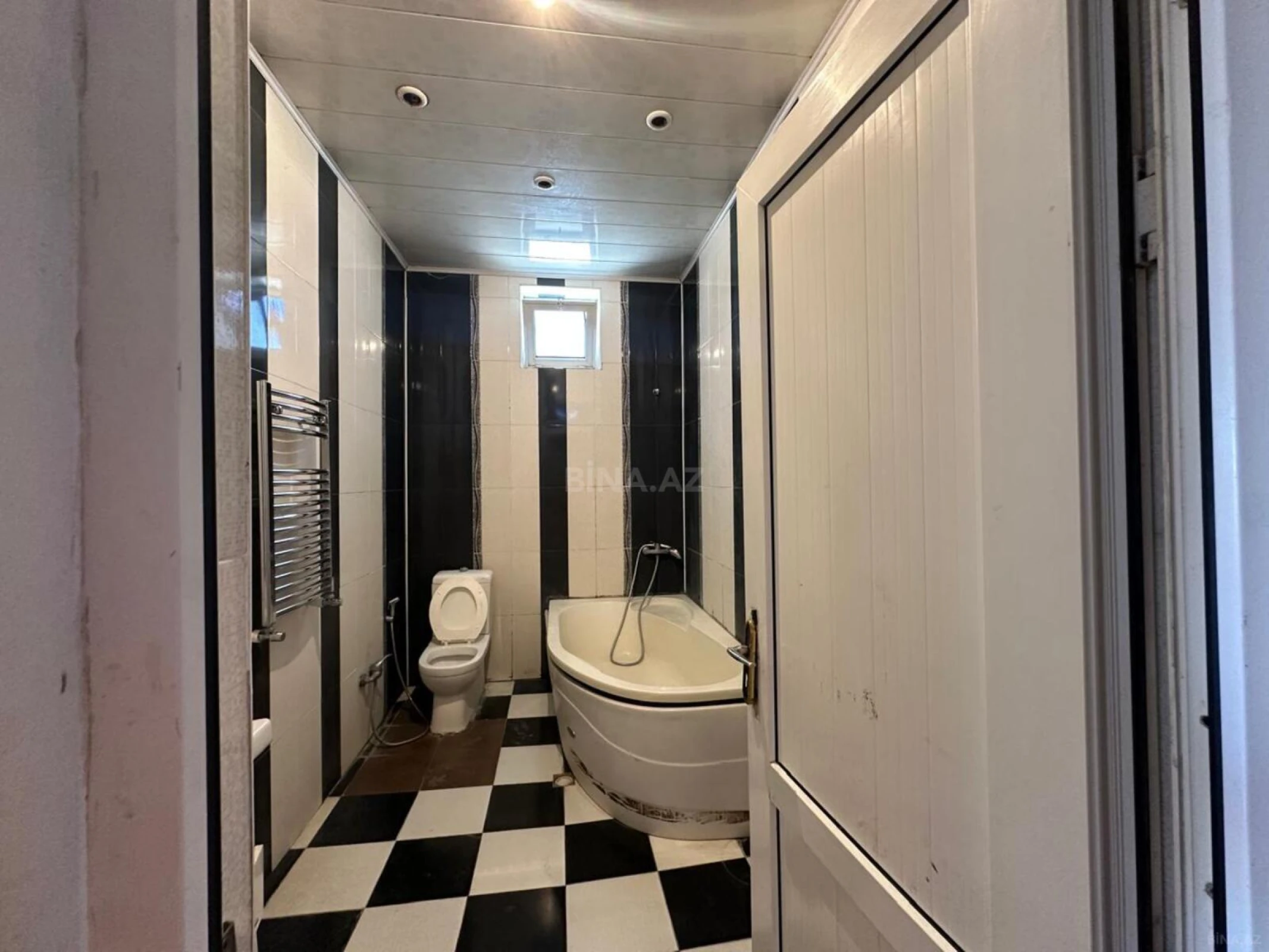 Satılır 8 otaqlı həyət evi 500 m²