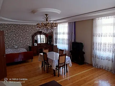 Satılır 8 otaqlı həyət evi 500 m²