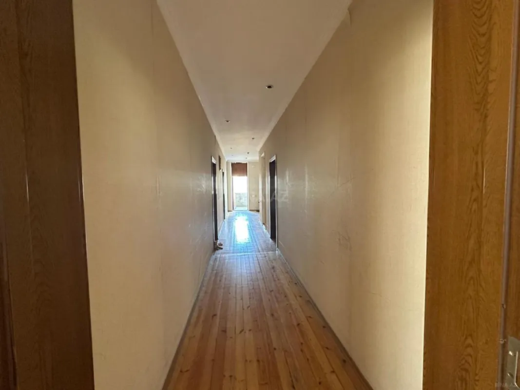 Satılır 8 otaqlı həyət evi 500 m²
