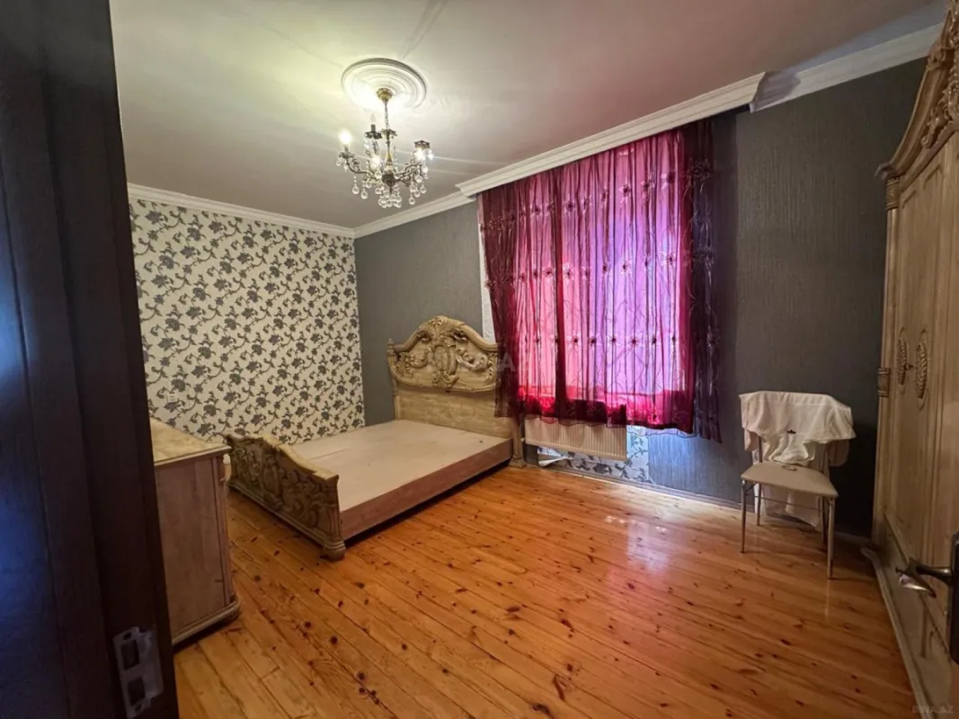 Satılır 8 otaqlı həyət evi 500 m²