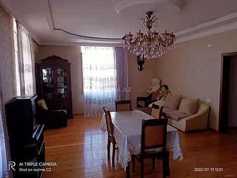 Satılır 8 otaqlı həyət evi 500 m²