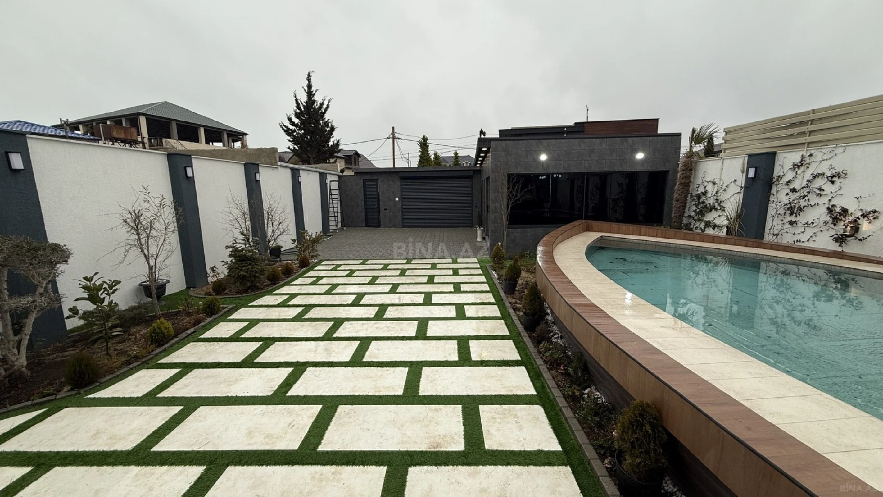 Satılır 4 otaqlı həyət evi 240 m²