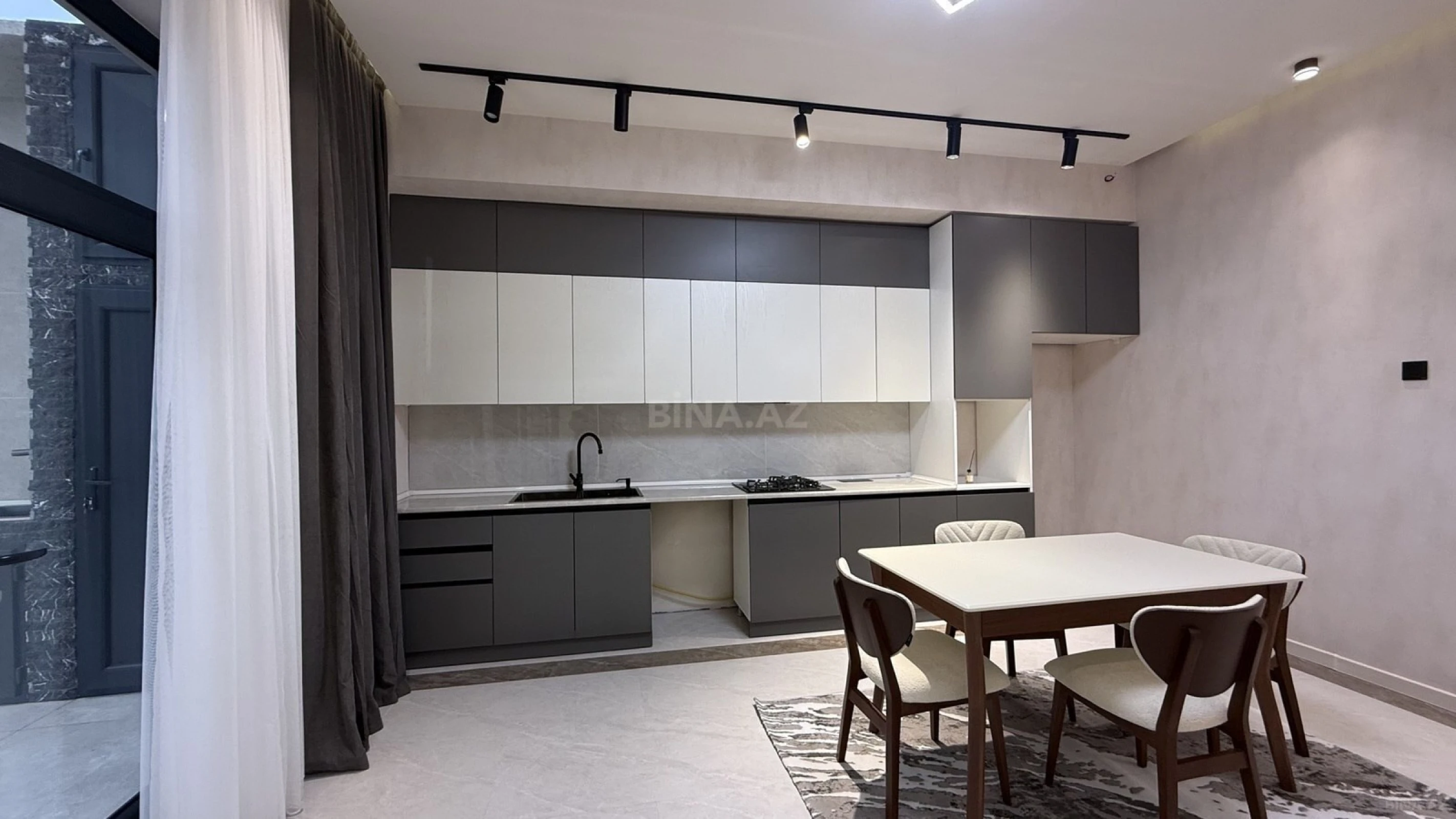 Satılır 4 otaqlı həyət evi 240 m²
