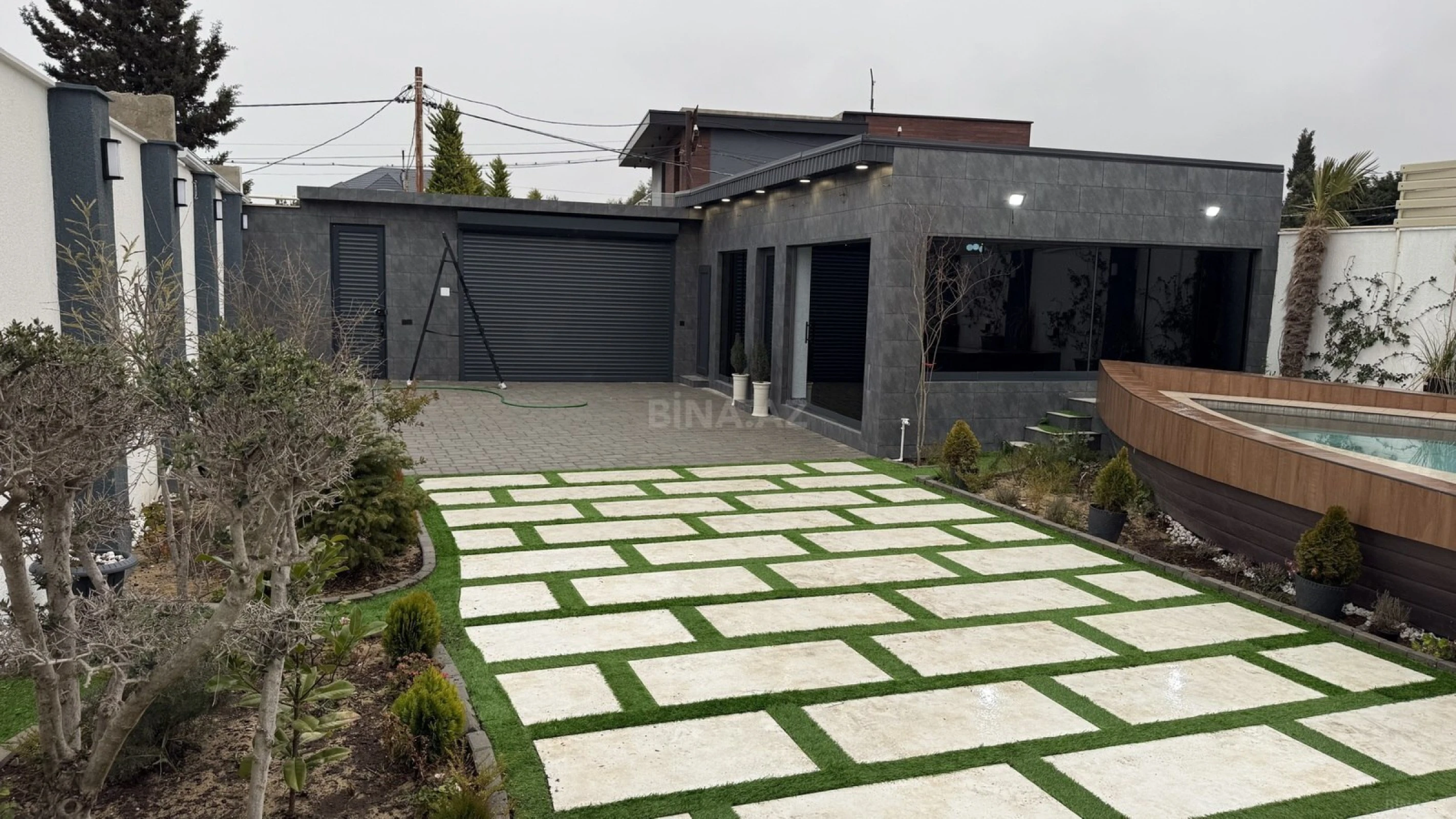 Satılır 4 otaqlı həyət evi 240 m²