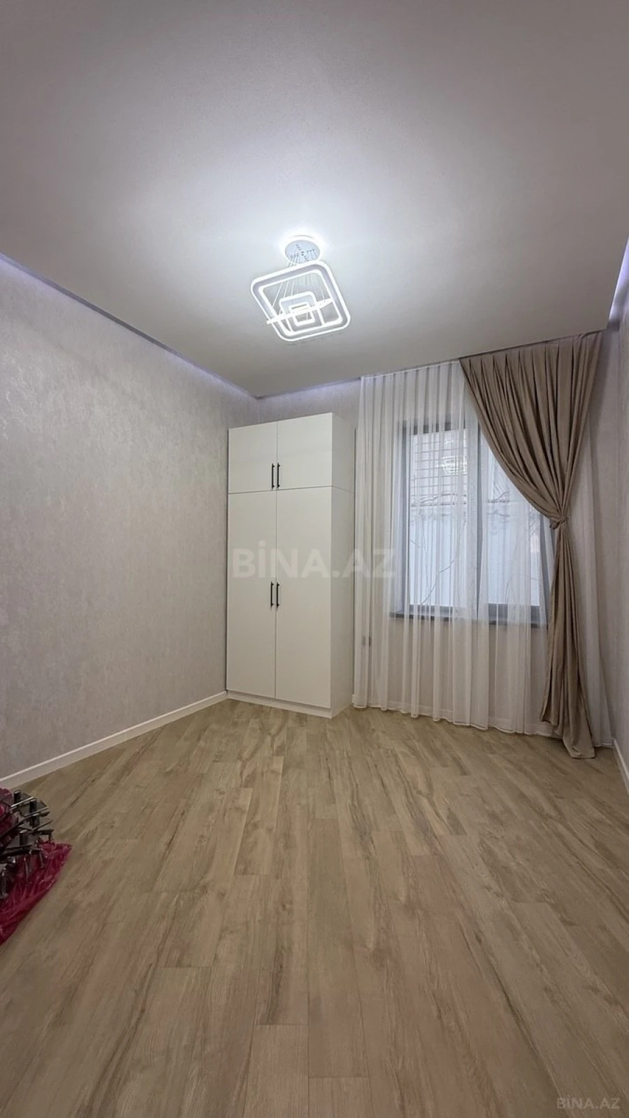 Satılır 4 otaqlı həyət evi 240 m²