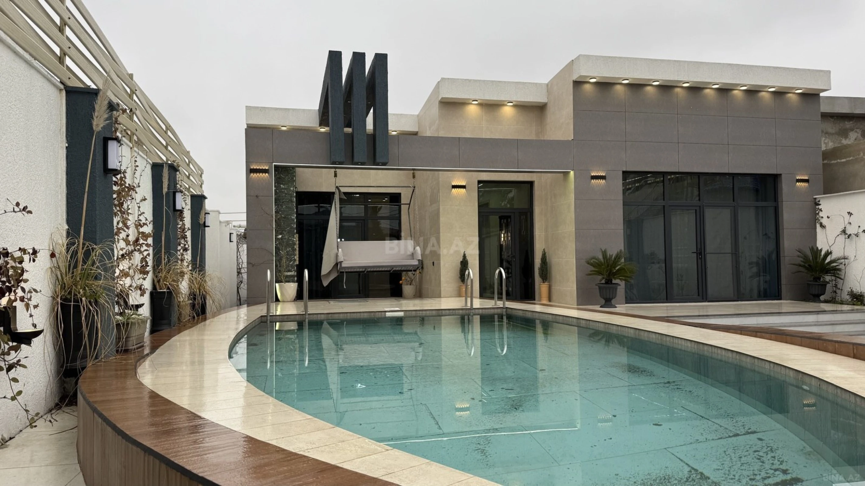 Satılır 4 otaqlı həyət evi 240 m²