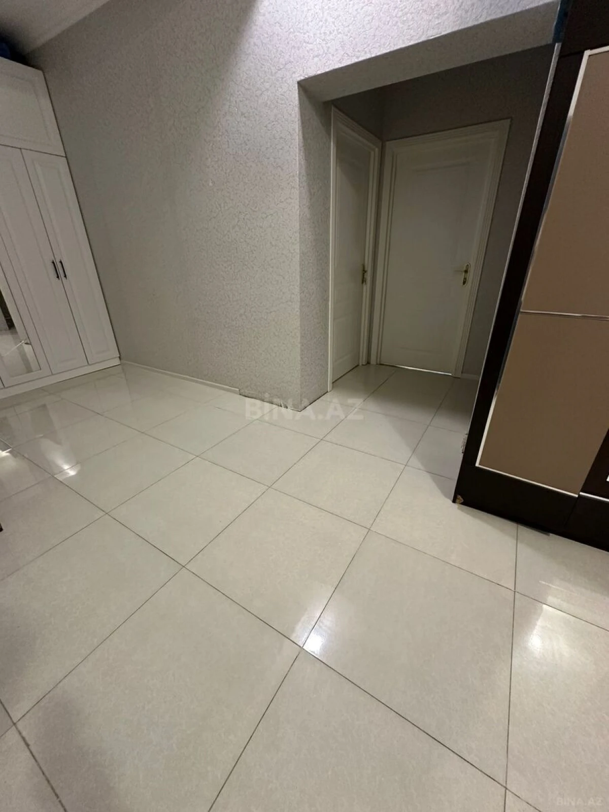 Satılır 2 otaqlı mənzil 96 m²