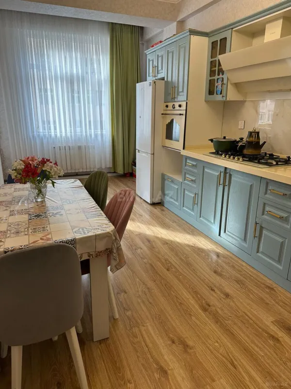 Satılır 2 otaqlı mənzil 96 m²