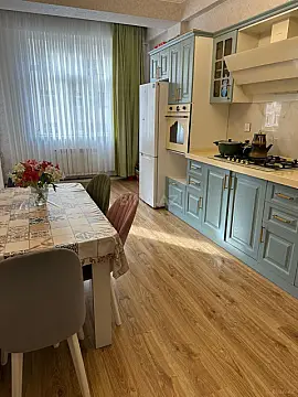Satılır 2 otaqlı mənzil 96 m²
