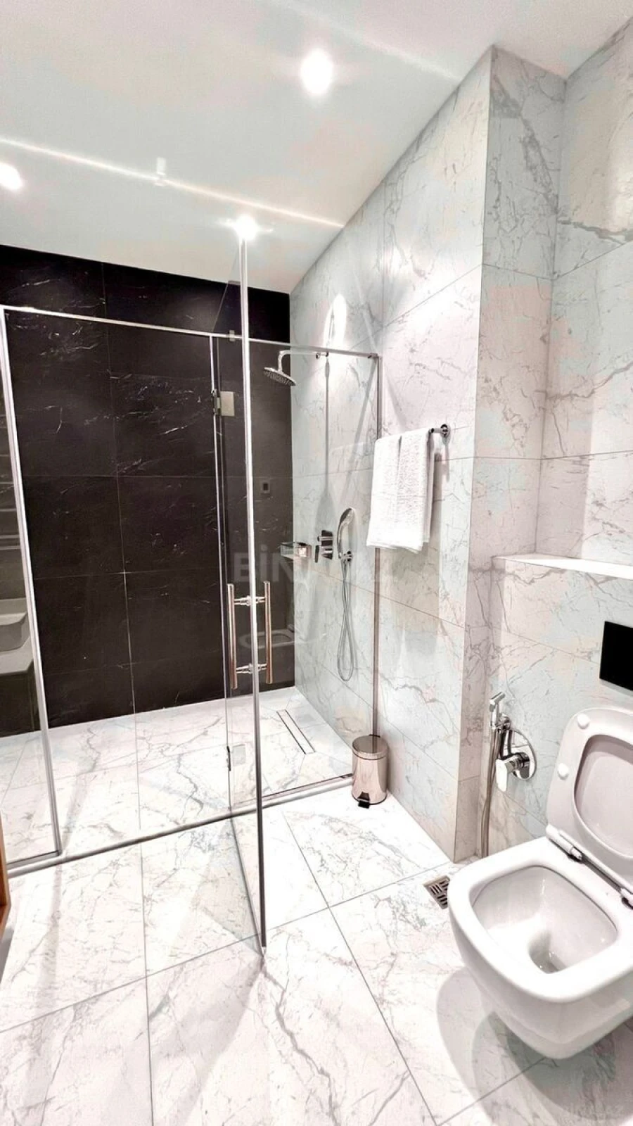 Satılır 2 otaqlı mənzil 74 m²